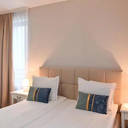 2 Luxurious One Bedroom 5 Minute Walk From The Gondola Station * בנסקו