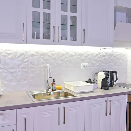 2 Luxurious One Bedroom 5 Minute Walk From The Gondola Station דירה