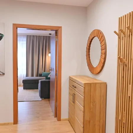 דירה 2 Luxurious One Bedroom 5 Minute Walk From The Gondola Station בנסקו