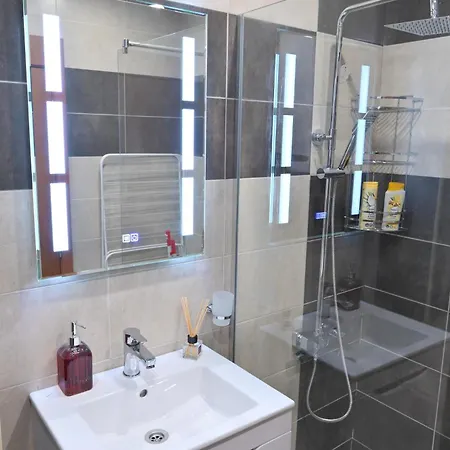 דירה 2 Luxurious One Bedroom 5 Minute Walk From The Gondola Station