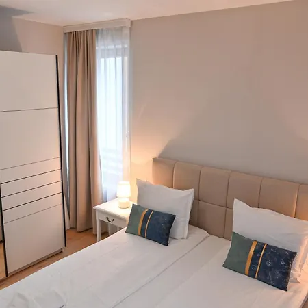 2 Luxurious One Bedroom 5 Minute Walk From The Gondola Station * בנסקו