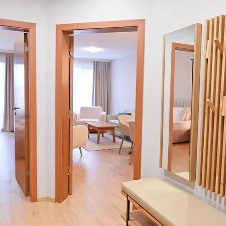 2 Luxurious One Bedroom 5 Minute Walk From The Gondola Station דירה *