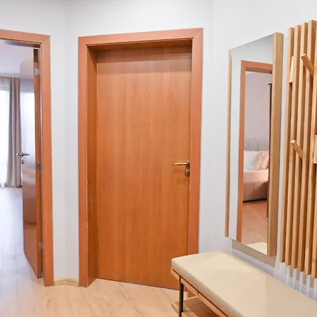 2 Luxurious One Bedroom 5 Minute Walk From The Gondola Station דירה *