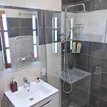 2 Luxurious One Bedroom 5 Minute Walk From The Gondola Station Διαμέρισμα