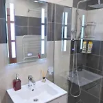 Διαμέρισμα 2 Luxurious One Bedroom 5 Minute Walk From The Gondola Station