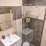 2 Luxurious One Bedroom 5 Minute Walk From The Gondola Station *
