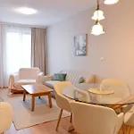 2 Luxurious One Bedroom 5 Minute Walk From The Gondola Station Διαμέρισμα *