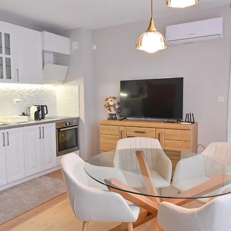 2 Luxurious One Bedroom 5 Minute Walk From The Gondola Station * Bansko
