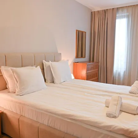 2 Luxurious One Bedroom 5 Minute Walk From The Gondola Station * Bansko