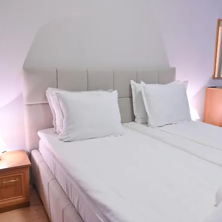 Apartment 2 Luxurious One Bedroom 5 Minute Walk From The Gondola Station *