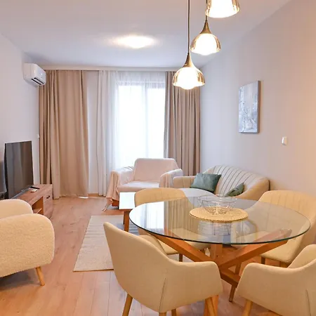 2 Luxurious One Bedroom 5 Minute Walk From The Gondola Station * Bansko
